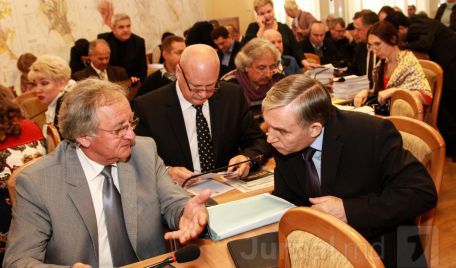 В бюджете размер расходов превышает доходы.