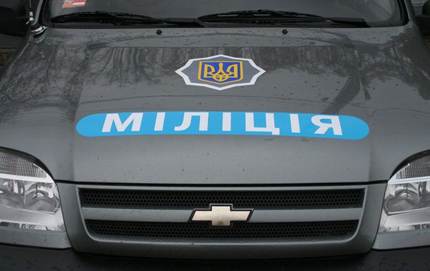 Взрывной волной были повреждены металлопластиковые конструкции и стекло двух витринных окон и входной двери  Фото: thekievtimes.ua