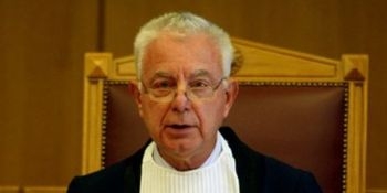 Noul prim ministru este Panagiotis Pikramenos (foto), judecător la Înalta Curte, înlocuindu-l pe Lucas Papademos.