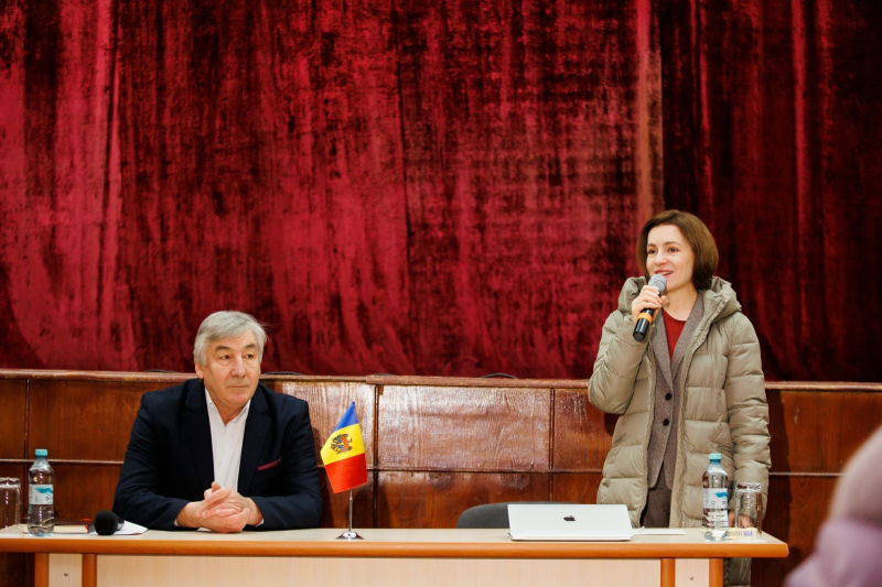 Майя Санду пообщалась с жителями Страшенского района.