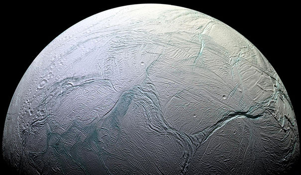 NASA: Doi sateliţi ai planetelor Jupiter şi Saturn ar putea deţine condiţii optime pentru dezvoltarea vieţii