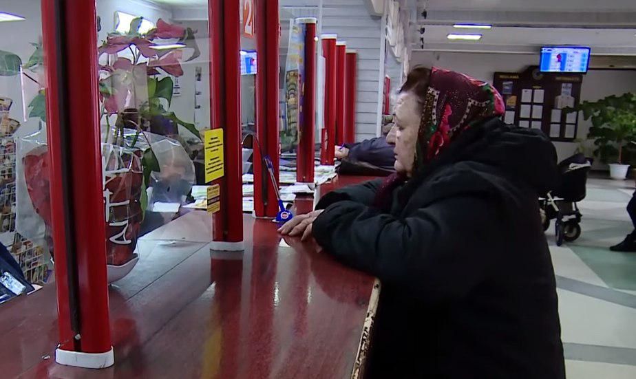 Также по данным властей, повышенные пенсии должны были получить около полумиллиона пенсионеров.