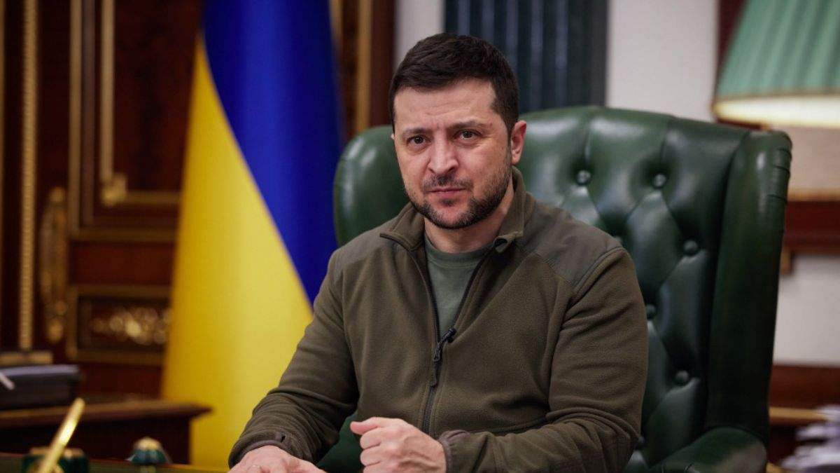 Зеленский утвердил блокировку активов Дерипаски, Януковича и бывшего главы Минобороны.