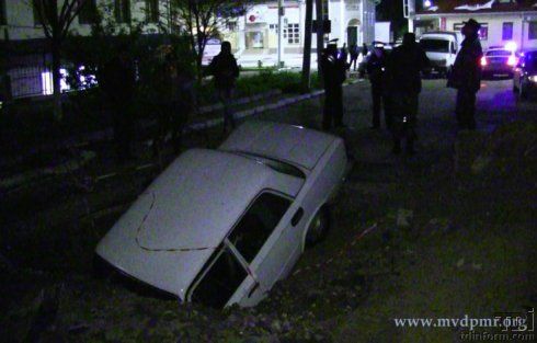 На участке дороги днем производились ремонтные работы.