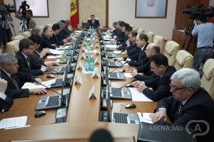 Premierul a anunţat şi despre intenţia guvernului de a semna un nou program de colaborare cu FMI