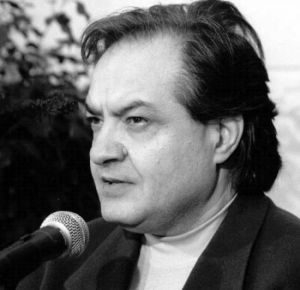 Dumnezeu să-ţi odihnească sufletul, să-ţi lumineze calea şi să te vegheze, tăticul meu scump şi iubit", a scris Rareș.