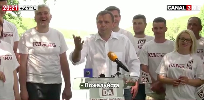 Кандидат на пост мэра столицы Андрей Нэстасе избегает неудобных вопросов.