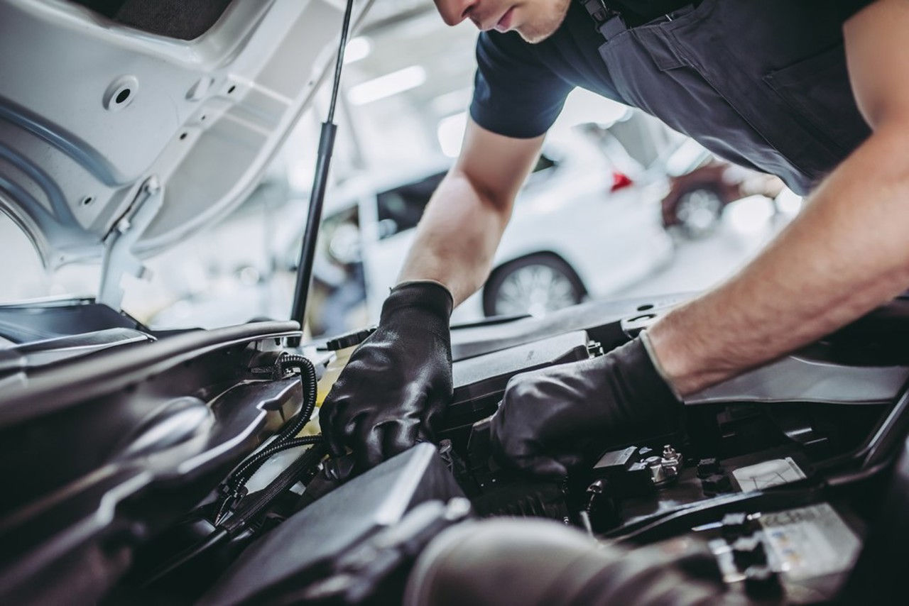 Proprietarii service-urilor auto sunt revoltați de inițiativa autorităților: Dați-ne bani și vom face totul.