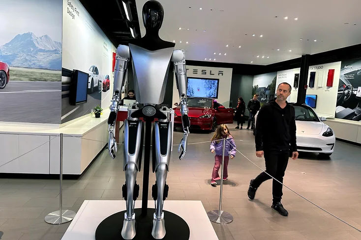 Tesla запустит массовое производство человекоподобных роботов.