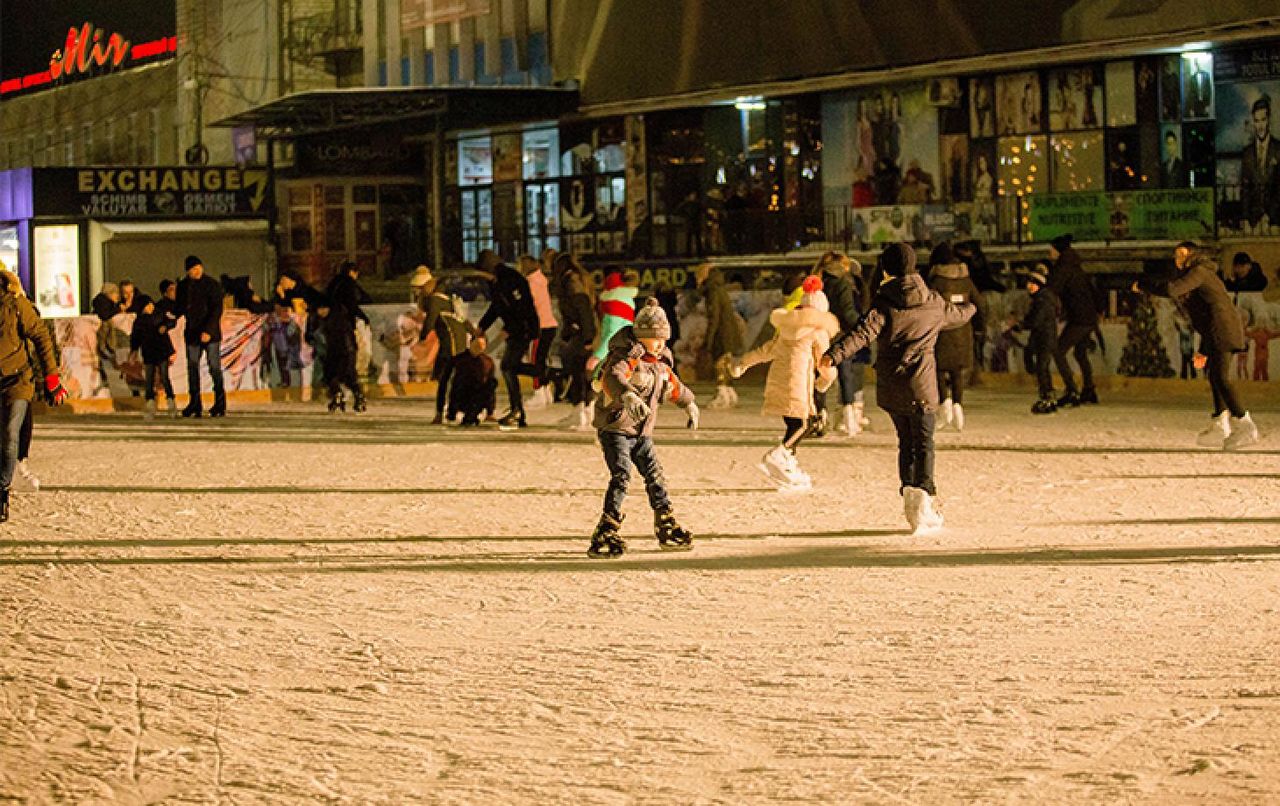 Новогодний городок на центральной площади Бельц начал работать с 15 декабря.