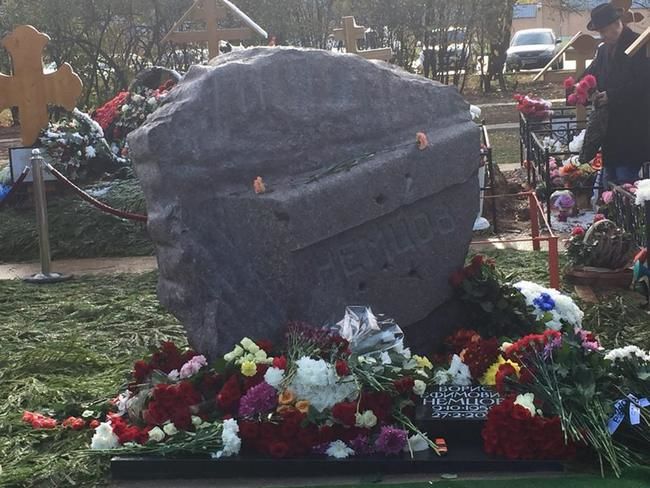 Памятник на могиле Бориса Немцова.