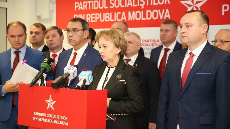 Партия социалистов считает незаконными действия Конституционного суда.