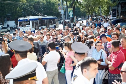 Consiliul Unirii a chemat şi alte forţe şi partide democratice şi pro-unioniste să organizeze acţiuni comune de protest.