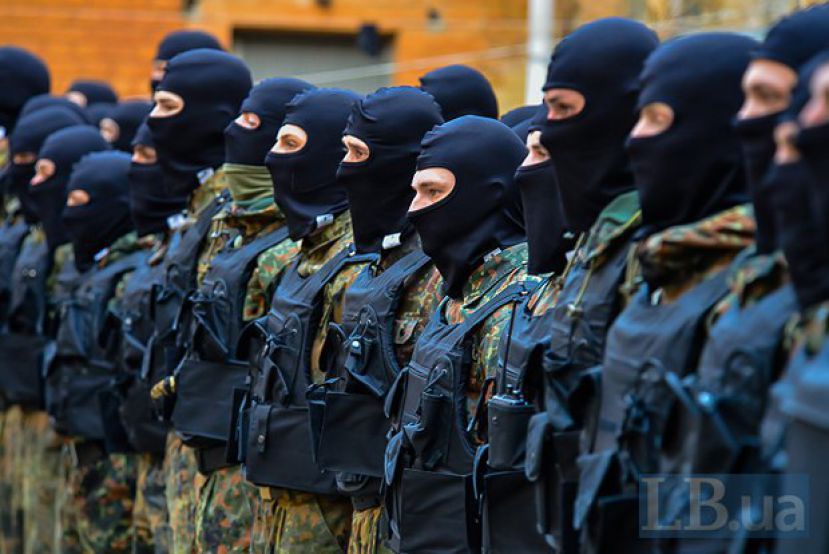 Украина получила от Польши фуфайки и балаклавы.