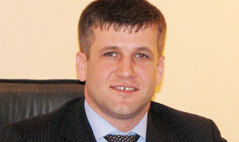 Menționăm că până a ajunge în Parlament, Botnari  deținut funcția de director general al Agenţiei Transporturi.