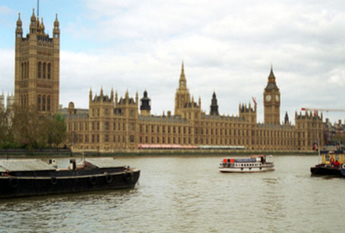  După ce Marea Britanie s-a opus adoptării bugetului comun pe șapte ani, UE a decis să-l aprobe fără participarea Marii Britanii.