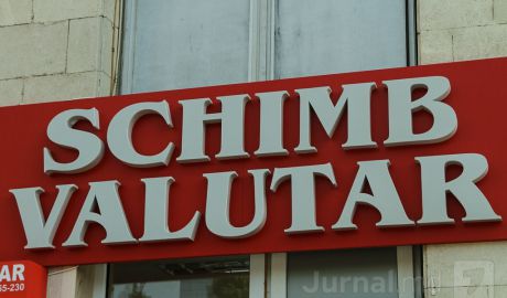 Experţii economici nu sunt însă atât de optimişti şi spun că fluctuaţiile valutare nu se vor opri aici. Foto: jurnal.md