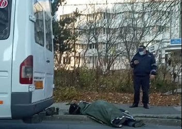 В Кишиневе мужчина умер во время поездки в микроавтобусе.