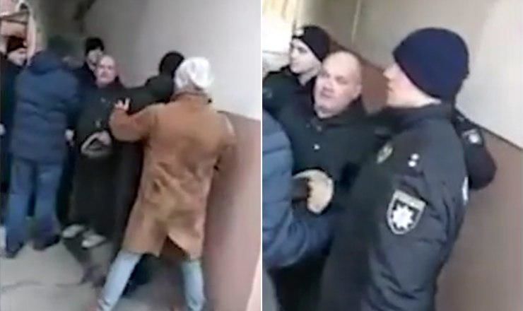 Пожилой мужчина накричал на президента Украины Петра Порошенко во время его приезда в Харьков. 