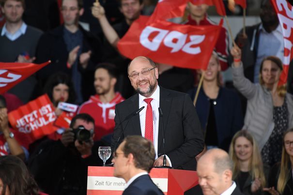 Martin Schulz a fost reales în funcţia de preşedinte al social-democraţilor germani.