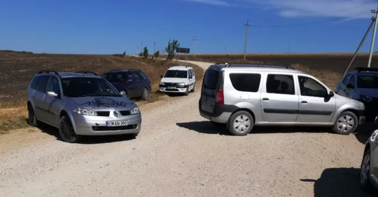 В Каушанах жители шести сел заблокировали дорогу в знак протеста.