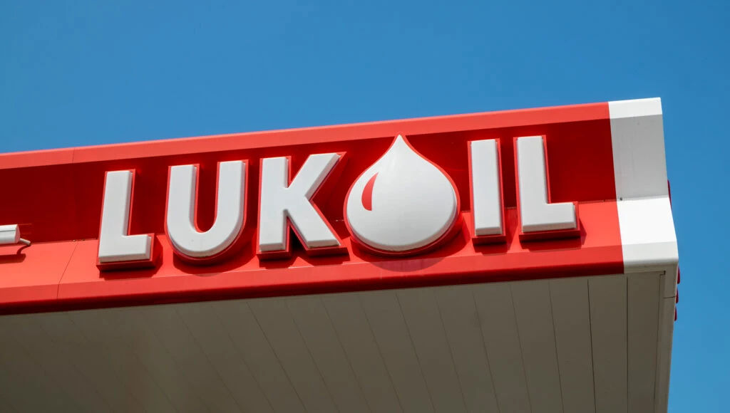 Lukoil-Moldova a refuzat să predea activele de la aeroport: A fost amendată cu cinci milioane de lei.