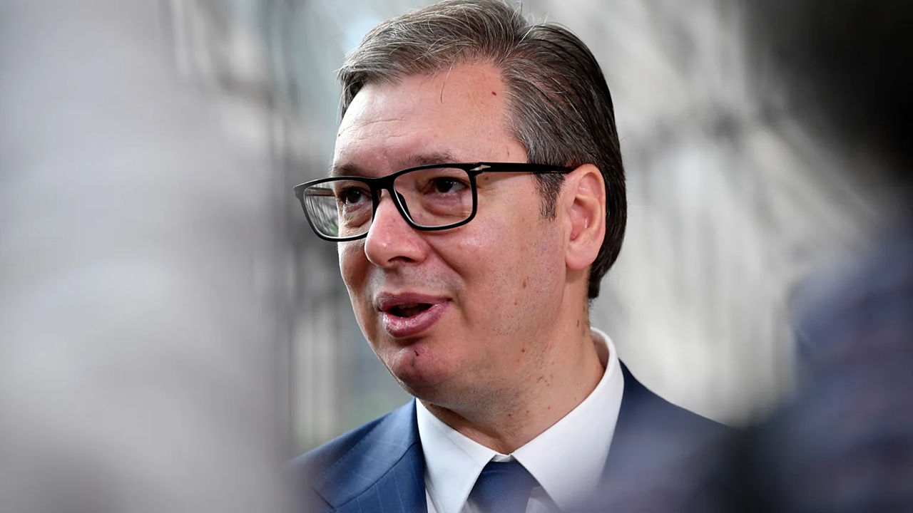 Правительство Сербии предложило Вучичу распустить парламент и назначить выборы.