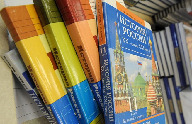Вопрос о внесении изменений в учебники по географии и атласы пока не решен.