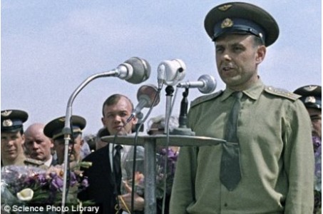 Cumplita poveste a rusului care a căzut din spațiu.