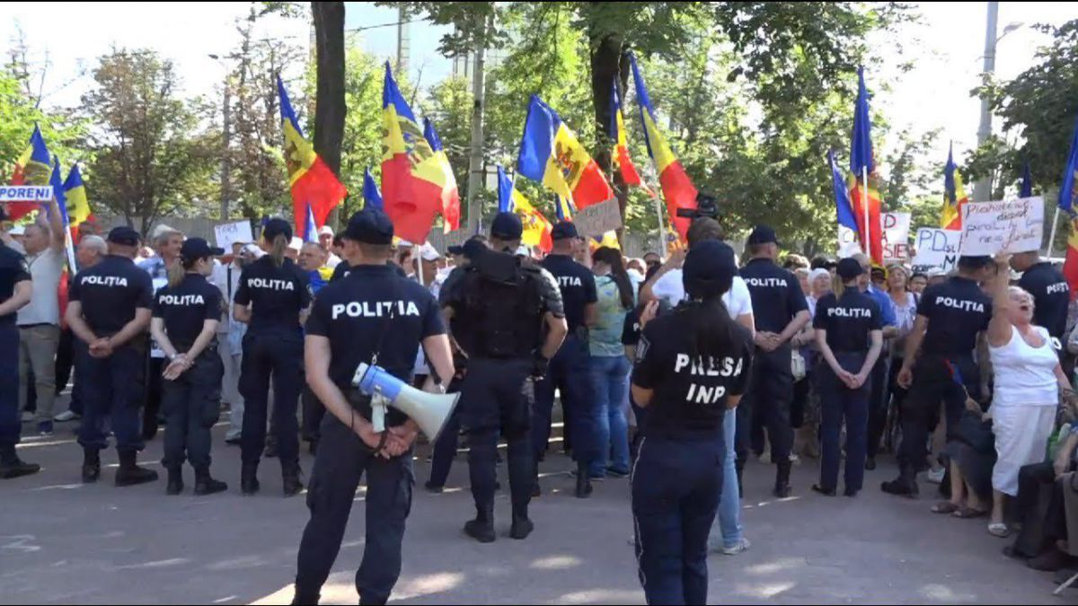 Activiştii "Partidului Nostru", Serghei Tomşa şi Stanislav Vlasov sunt eliberaţi de sub arest.