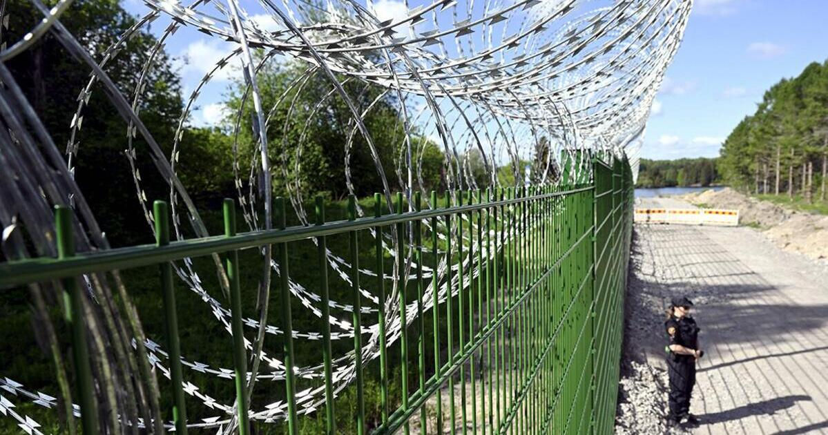 Финляндия увеличит высоту забора на границе с Россией до 3,5 м.