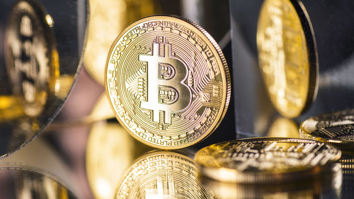 Биткоин упал ниже $61 000 после частичного запрета криптовалют в Турции.