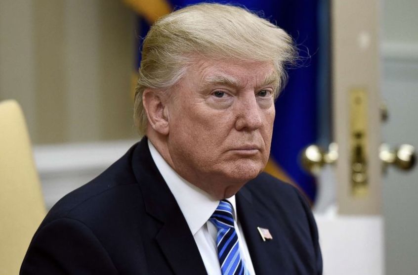 "Мы достигли соглашения и наши ведомства возобновят работу", - сказал Трамп.