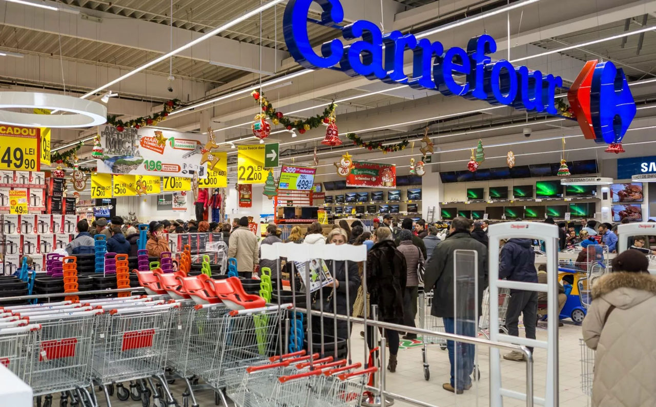 Сеть Carrefour в Румынии  снизит цены на ряд продуктов на фоне призывов о бойкоте.