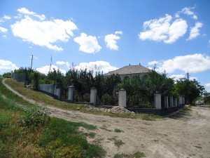 În casă se afla stăpâna în vârstă de 49 de ani și fiica acesteia, de 22 de ani.