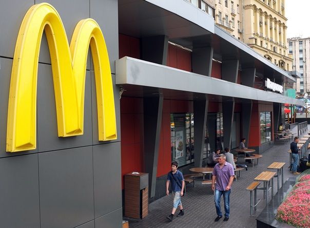 McDonald’s trebuie să renunţe la folosirea cărnii crescute cu antibiotice.
