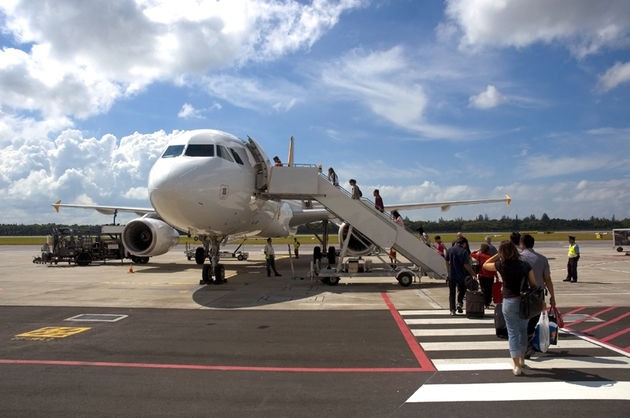 Urmau să lucreze în industria sexului şi au luat cu asalt aeroportul. Ce au păţit. Foto simbol: libertatea.ro