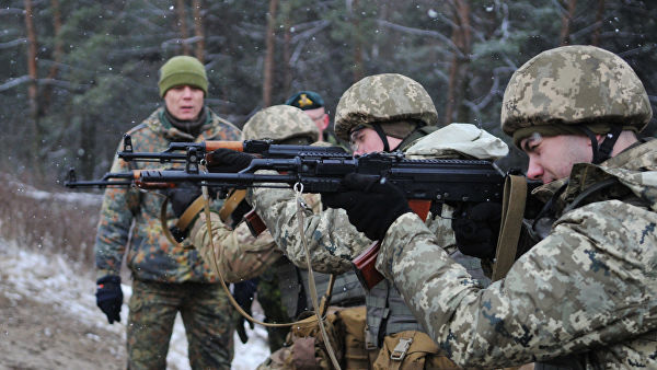 Киев рассчитывает, что Канада продлит военную миссию на Украине.