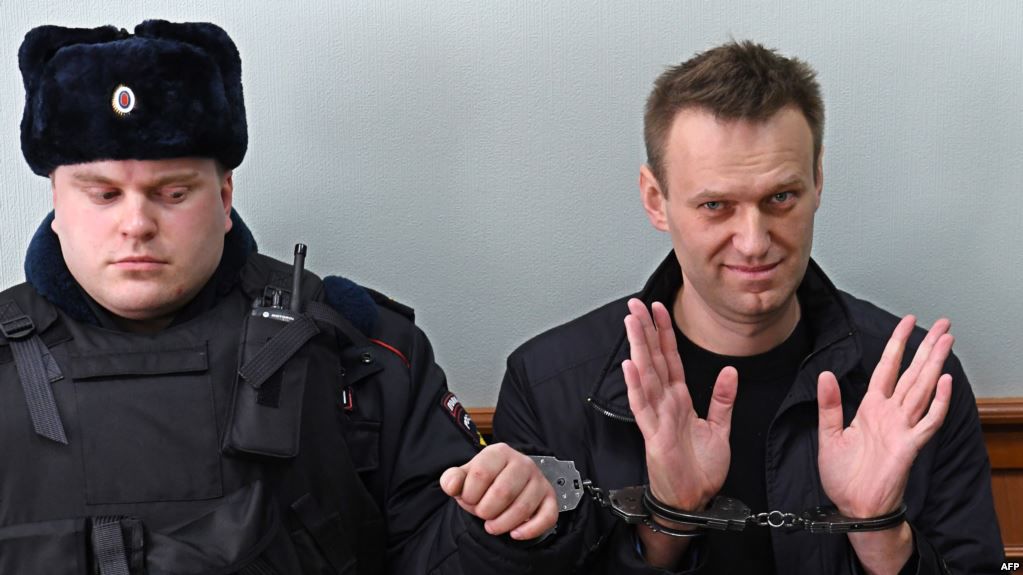 Полицейские задержали оппозиционного политика Алексея Навального на выходе из спецприемника, в котором он отбыл 30 суток.