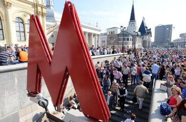 Напомним, утром в среду в московском метро между станциями "Охотный ряд" и "Библиотека имени Ленина" загорелся высоковольтный кабель.