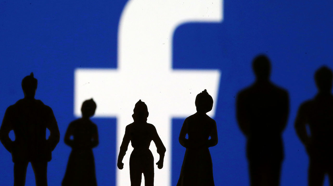 В работе Facebook произошел сбой.