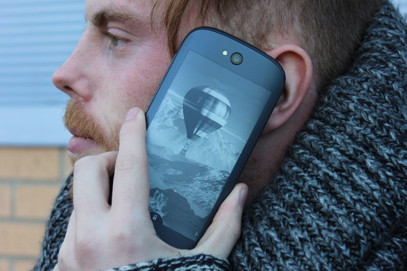 Ажиотаж вокруг российского YotaPhone 2 создан искуственнным путем.