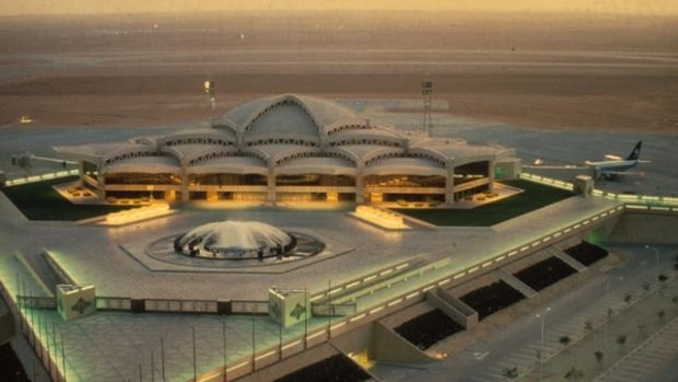 Principalul aeroport din Arabia Saudită, ţinta unei rachete balistice. Foto: romaniatv.net