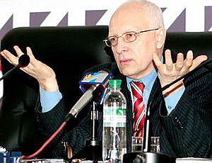По мнению эксперта, в Крыму нужно возобновить действие демократических процедур.