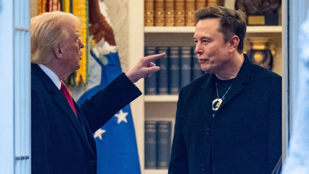  Маск хочет профинансировать заклятого врага Трампа.