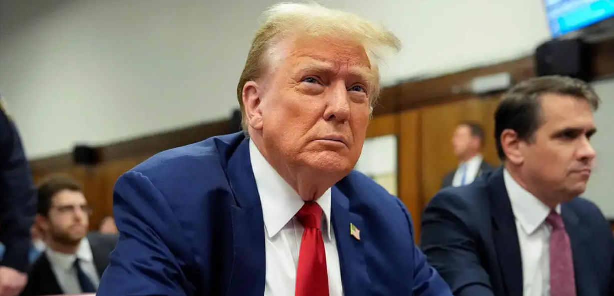 Суд над Трампом по делу о секретных документах отложен.