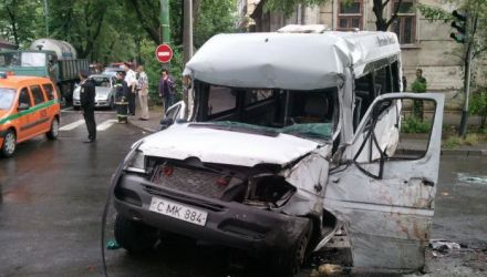 În total, pe parcursul anului 2011 au fost înregistrate 2025 de accidente rutiere.