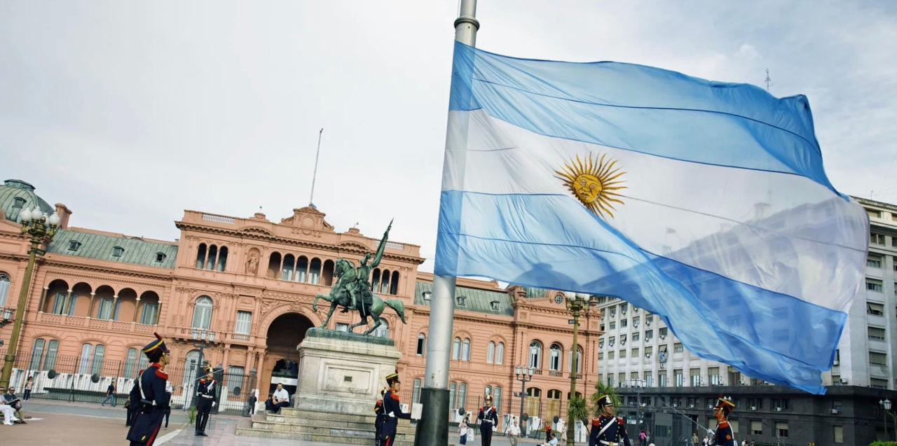 Argentina a limitat opțiunile pentru migranți: Legile s-au înăsprit, iar studiile universitare sunt contra cost.