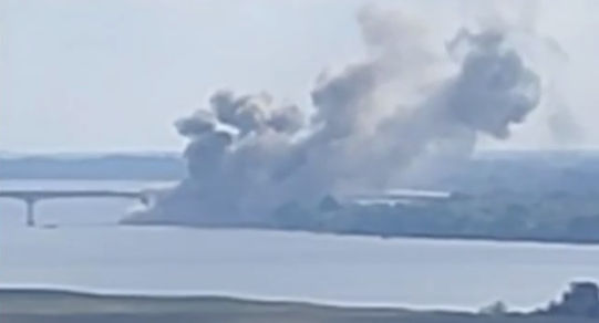 В Херсонской области сообщили об ударе HIMARS по Антоновскому мосту.