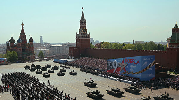 Путин перенес проведение парада Победы.